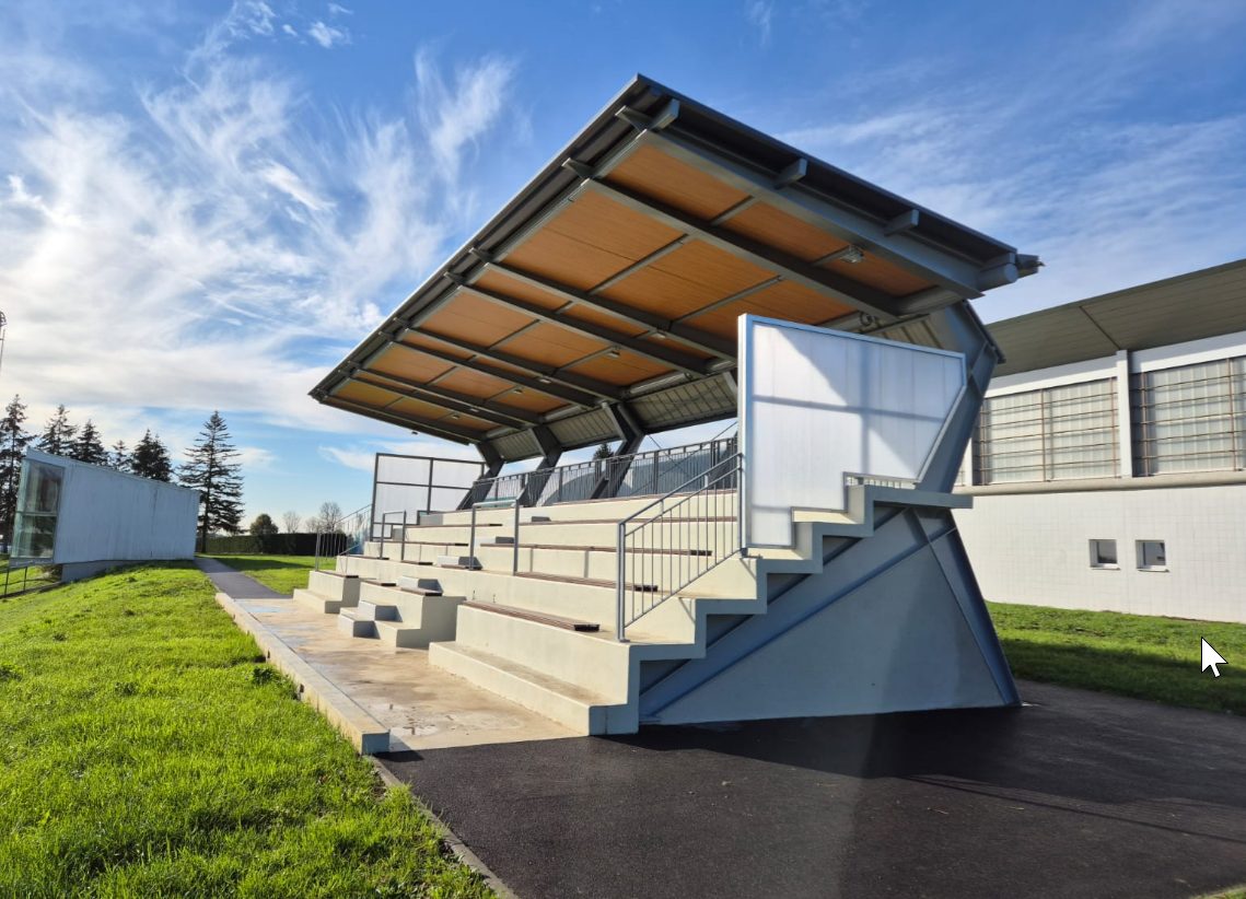 Construction d'une tribune de stade — Méru (60)