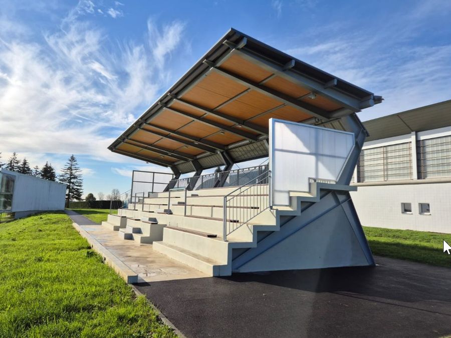 Chantier de la tribune du stade de Méru (60) — vue 1