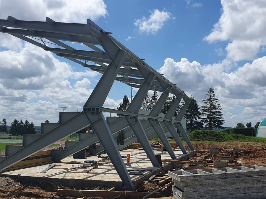Chantier de la tribune du stade de Méru (60) — vue 3